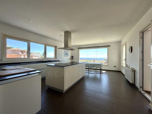 4 soveværelse Villa til salg i Algeciras med swimmingpool garage - € 950.000 (Ref: 10052121)