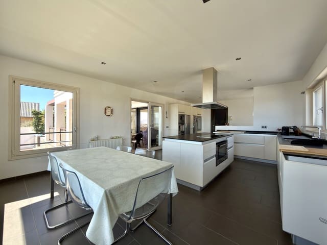 4 soveværelse Villa til salg i Algeciras med swimmingpool garage - € 950.000 (Ref: 10052121)