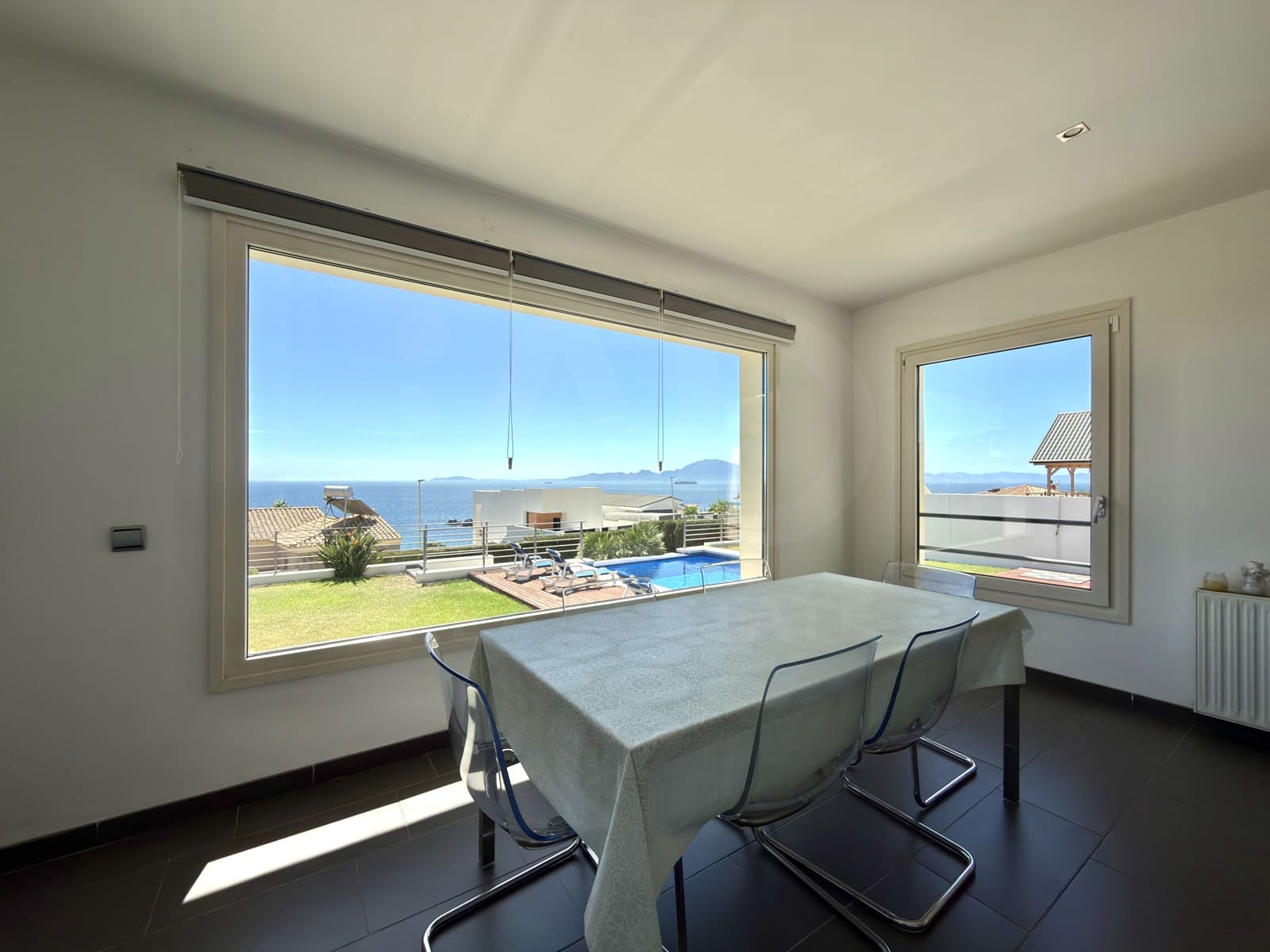 4 soveværelse Villa til salg i Algeciras med swimmingpool garage - € 950.000 (Ref: 10052121)