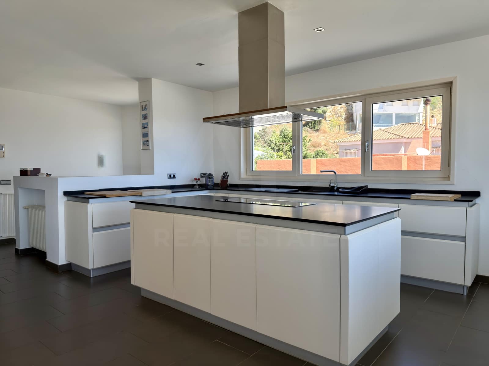 4 soveværelse Villa til salg i Algeciras med swimmingpool garage - € 950.000 (Ref: 10052121)