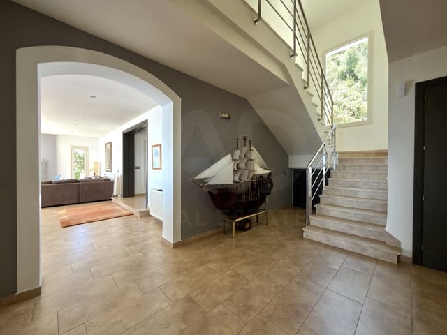 4 soveværelse Villa til salg i Algeciras med swimmingpool garage - € 950.000 (Ref: 10052121)