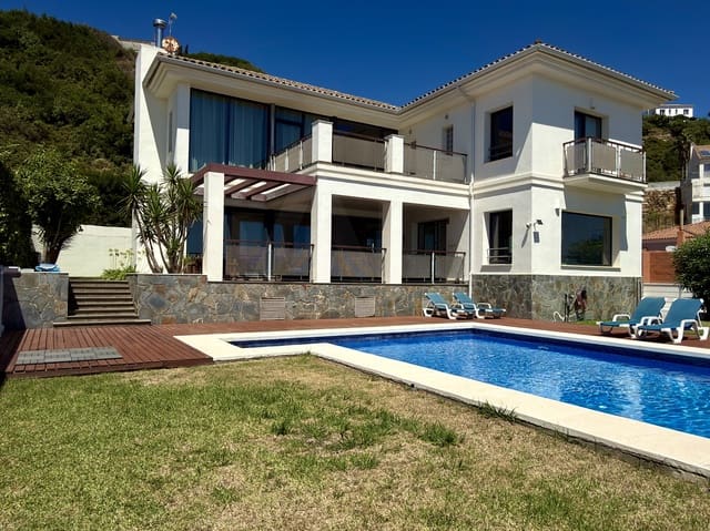 4 soveværelse Villa til salg i Algeciras med swimmingpool garage - € 950.000 (Ref: 10052121)