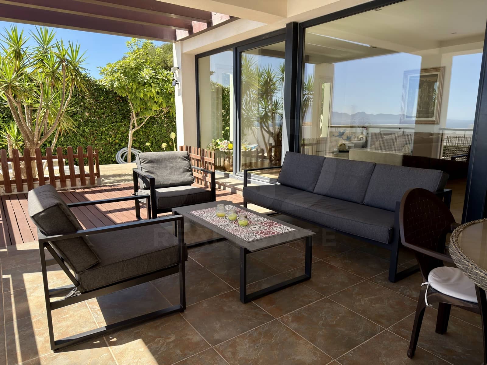 4 soveværelse Villa til salg i Algeciras med swimmingpool garage - € 950.000 (Ref: 10052121)