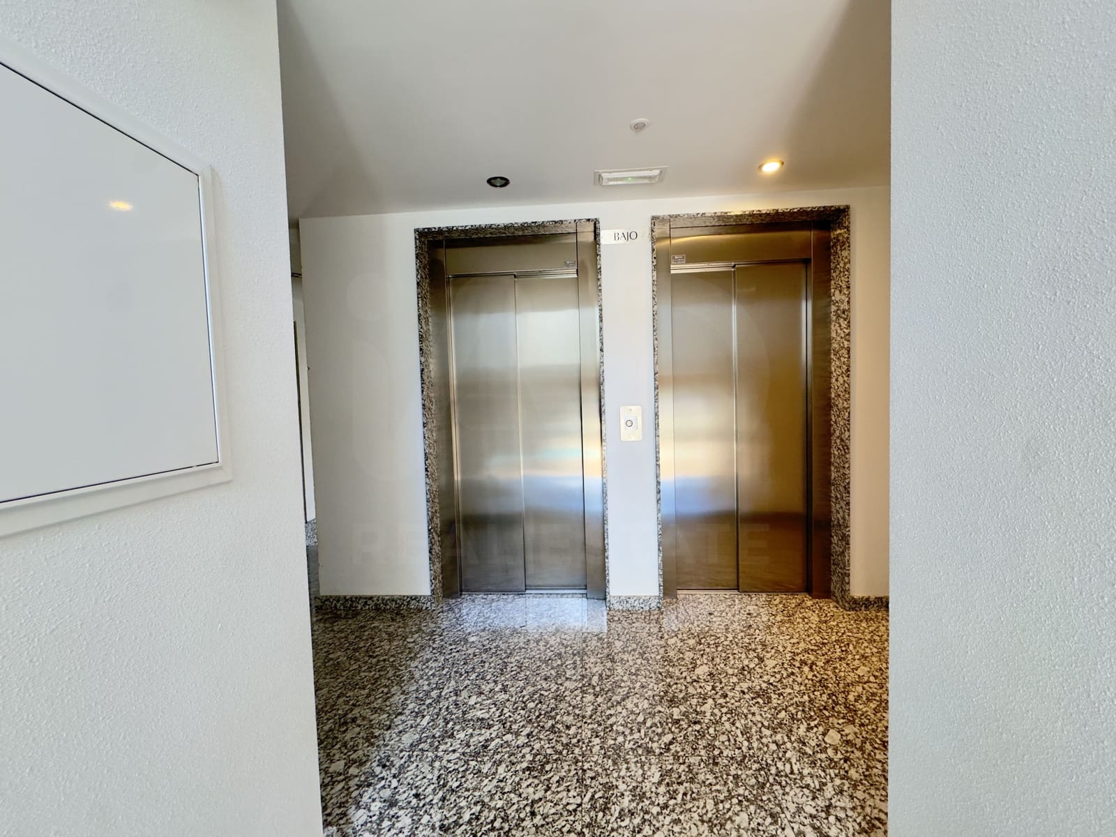 2 soverom Leilighet til salgs i Ares med svømmebasseng garasje - € 180 000 (Ref: 10054543)