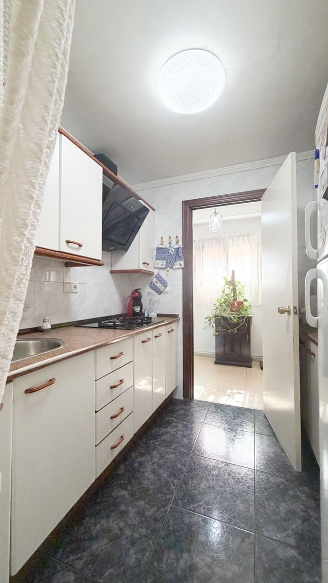 3 slaapkamer Appartement te koop in Malaga stad - € 225.000 (Ref: 10054545)