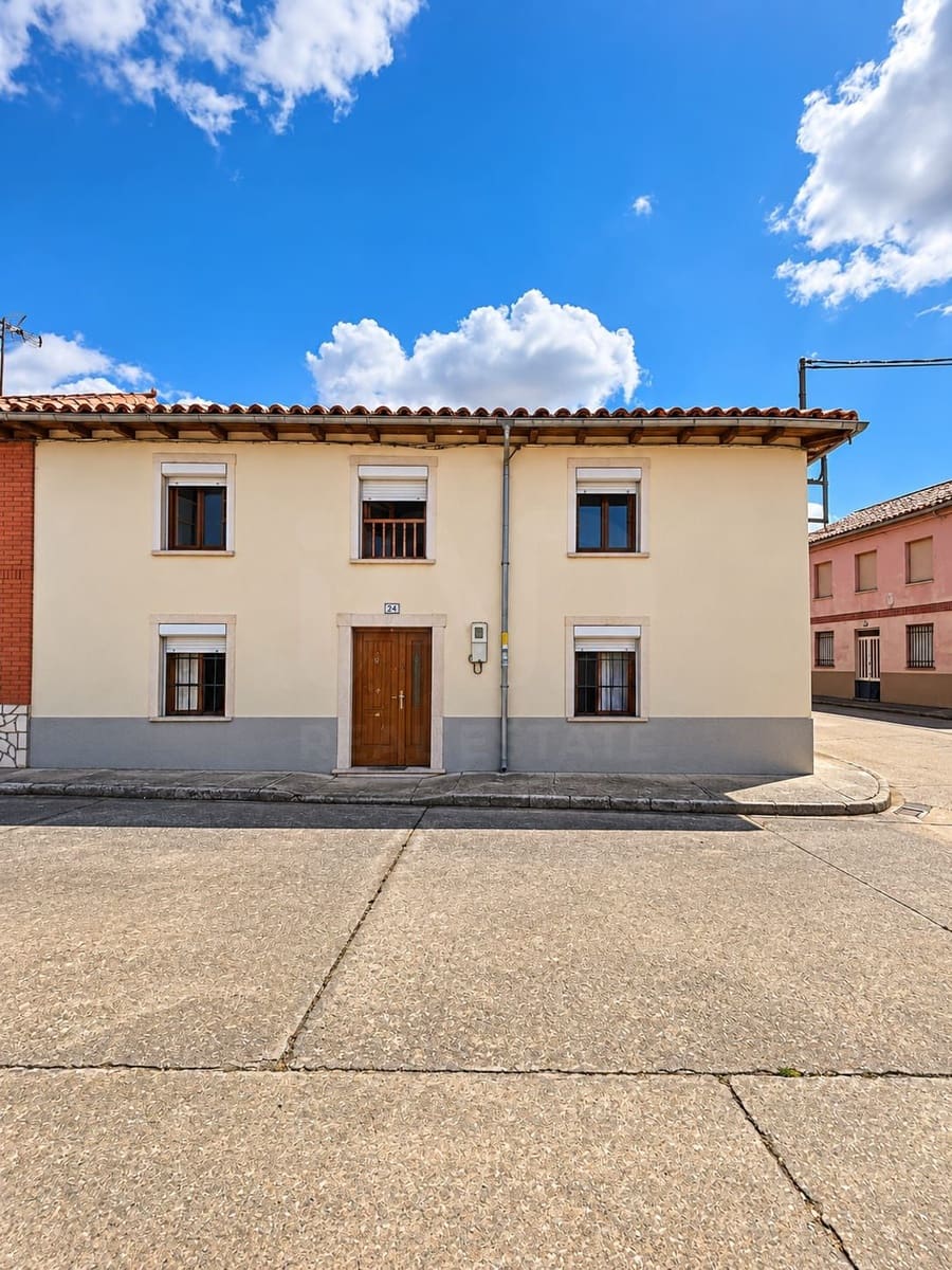 5 bedroom Finca/Country House for sale in Cubillas de los Oteros - € 43,000 (Ref: 10054559)