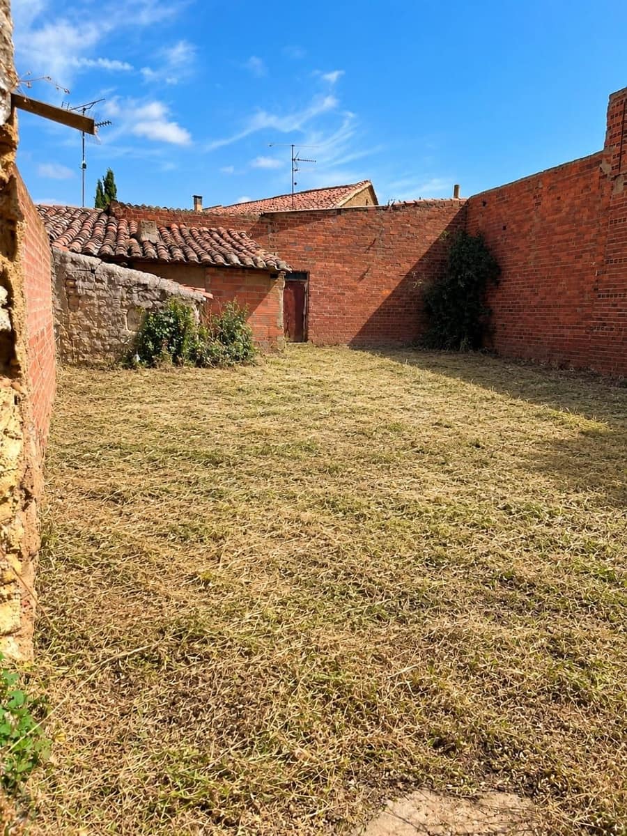 5 bedroom Finca/Country House for sale in Cubillas de los Oteros - € 43,000 (Ref: 10054559)