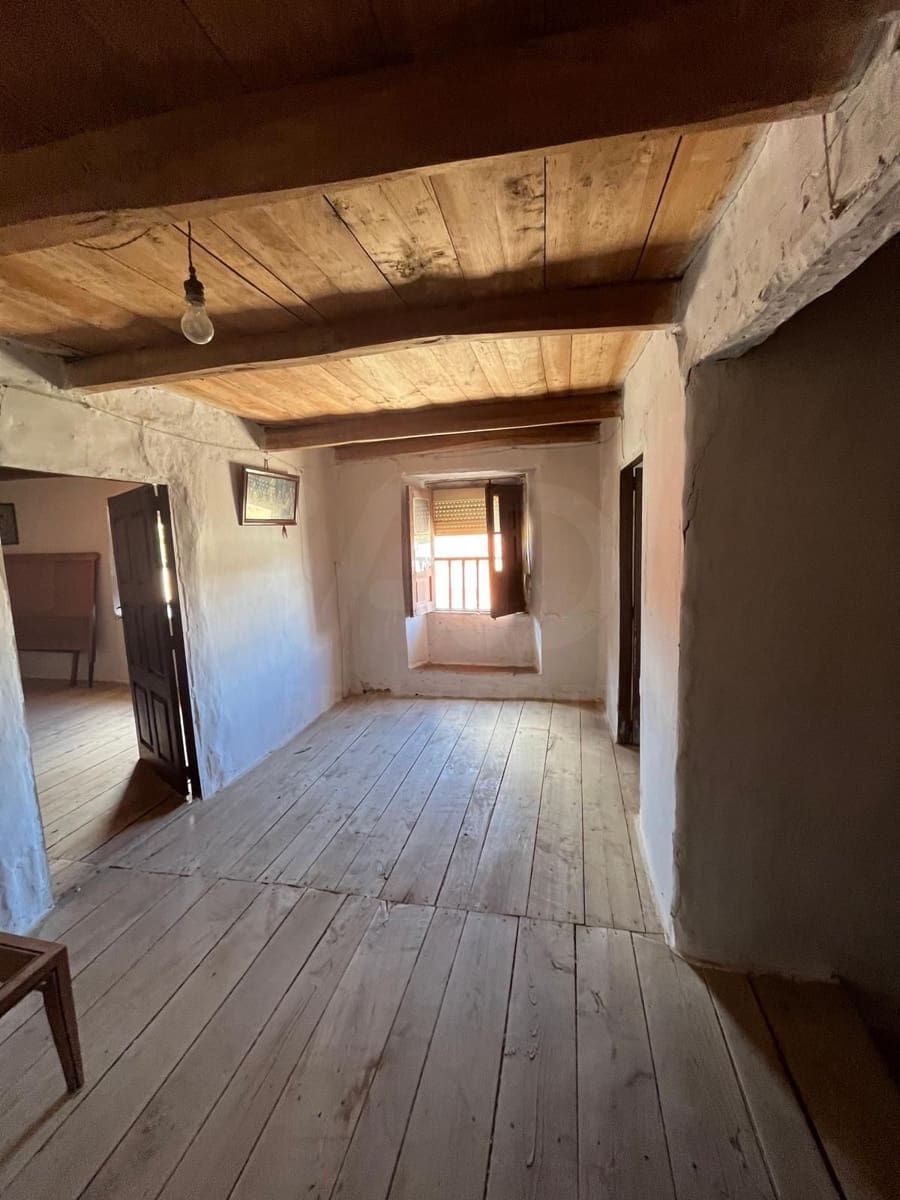 5 bedroom Finca/Country House for sale in Cubillas de los Oteros - € 43,000 (Ref: 10054559)