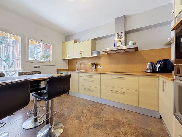 Apartamento de 4 habitaciones en Vilanova i la Geltrú en venta - 320.000 € (Ref: 10057888)