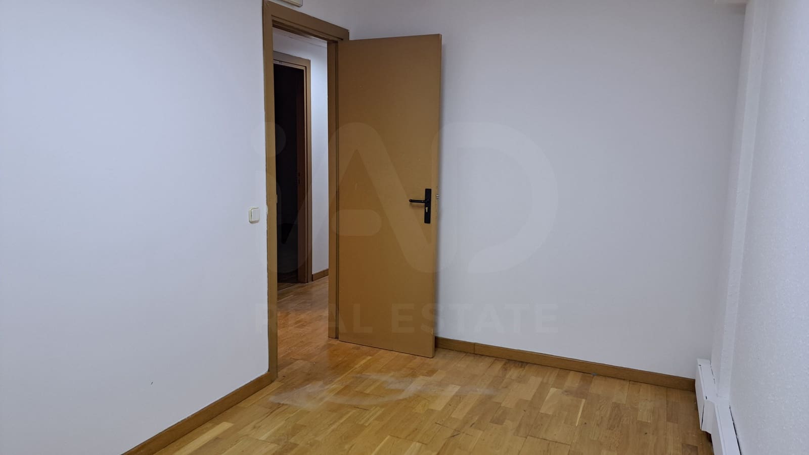 Kaupallinen myytävänä paikassa Barcelona kaupunki - 225 000 € (Ref: 10057901)