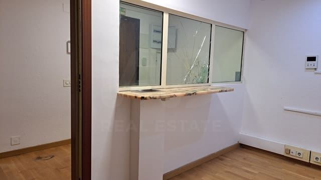 Kaupallinen myytävänä paikassa El Fort Pienc, Barcelona kaupunki - 225 000 € (Ref: 10057901)