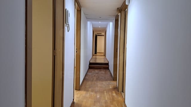 Kaupallinen myytävänä paikassa El Fort Pienc, Barcelona kaupunki - 225 000 € (Ref: 10057901)