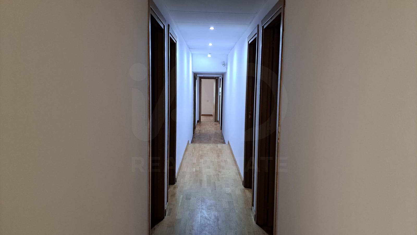 Commercial for sale in Barcelona city - € 225,000 (Ref: 10057901)