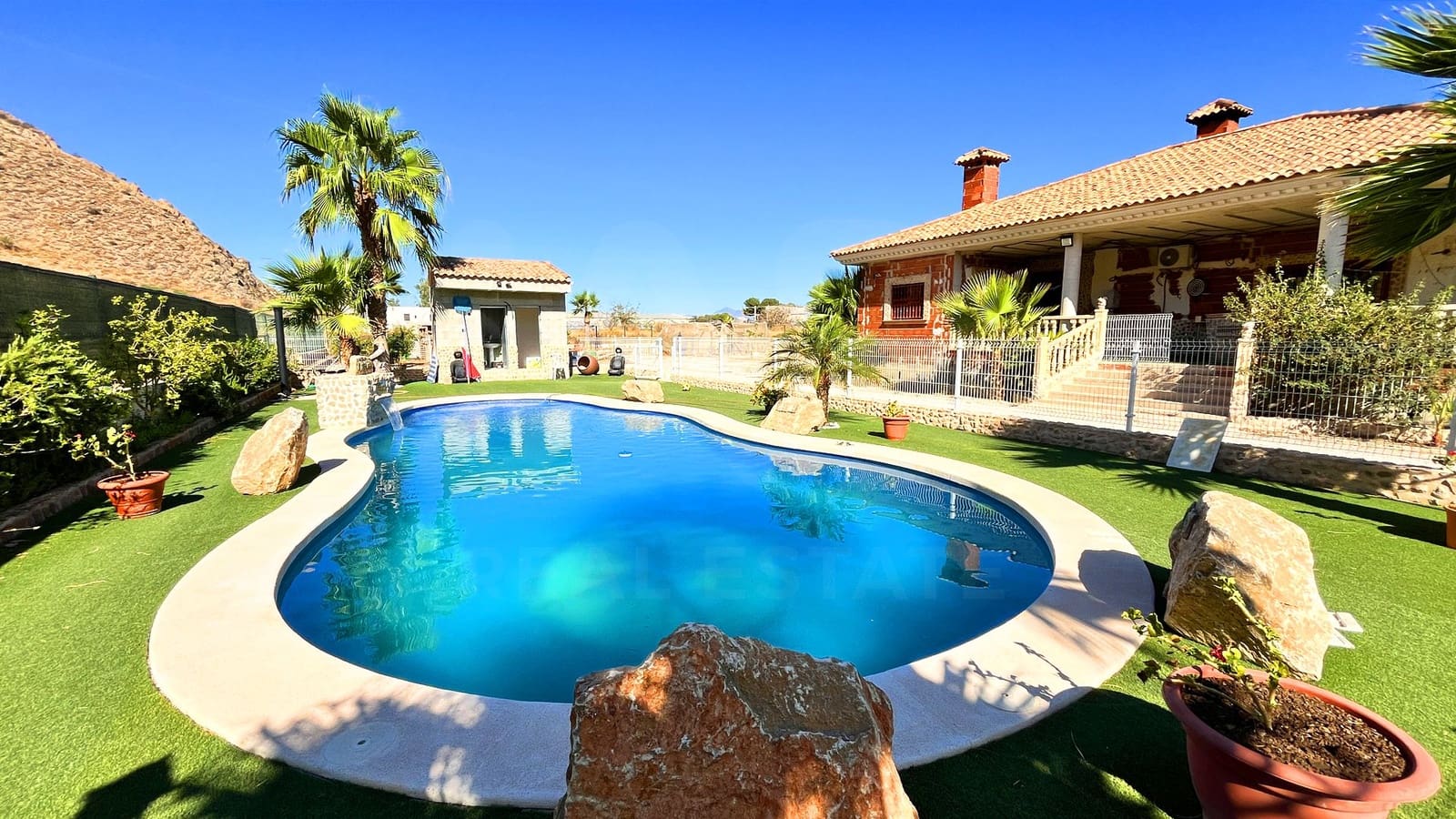 4 bedroom Villa for sale in Cox with pool - € 345,000 (Ref: 10059193)