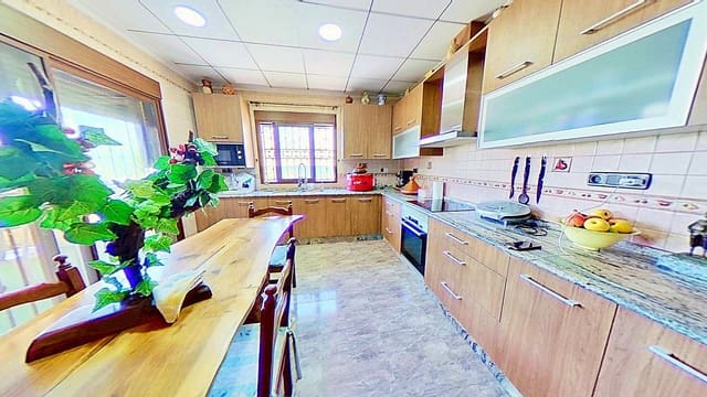 4 bedroom Villa for sale in Cox with pool - € 345,000 (Ref: 10059193)