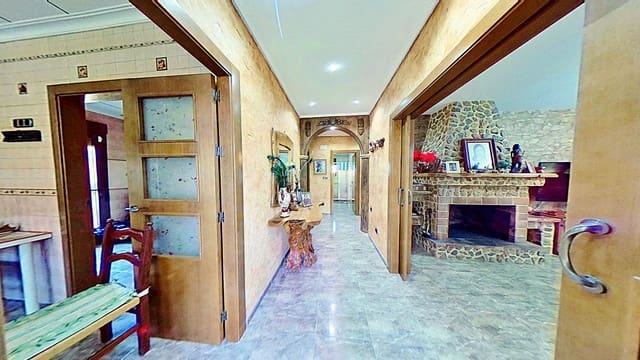 4 bedroom Villa for sale in Cox with pool - € 345,000 (Ref: 10059193)