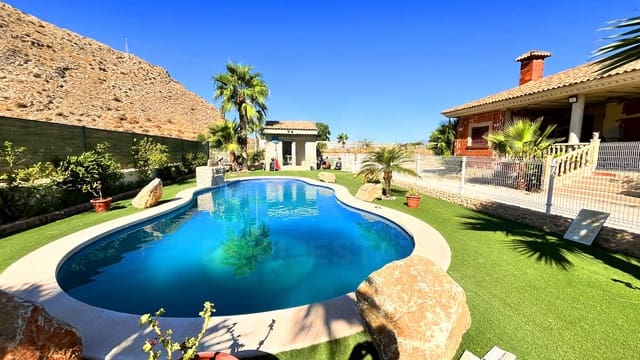 4 bedroom Villa for sale in Cox with pool - € 345,000 (Ref: 10059193)