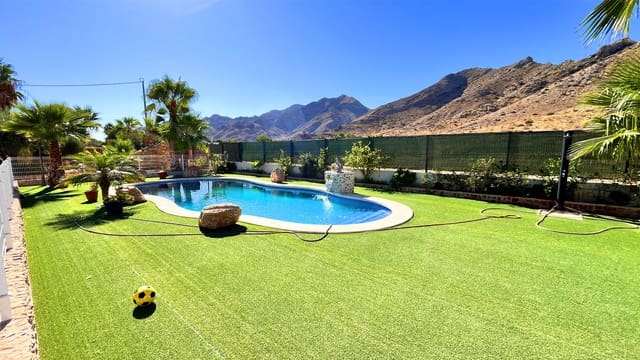 4 bedroom Villa for sale in Cox with pool - € 345,000 (Ref: 10059193)