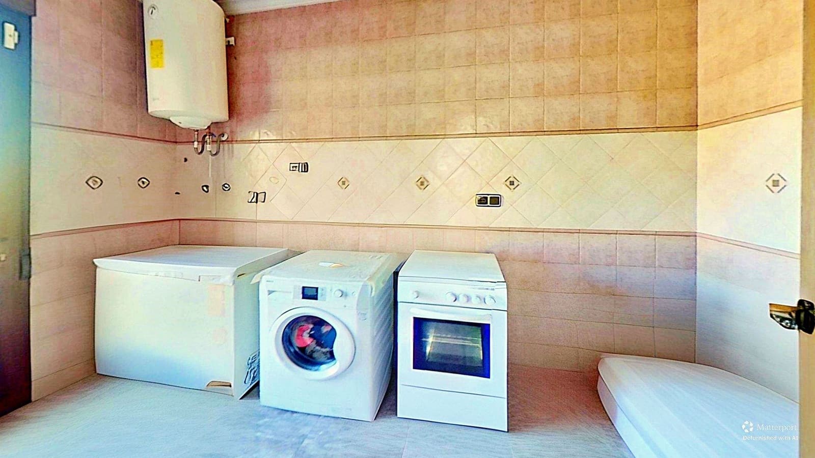 4 bedroom Villa for sale in Cox with pool - € 345,000 (Ref: 10059193)