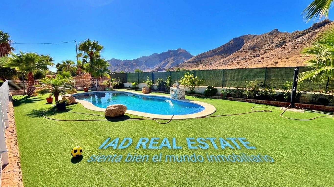 4 bedroom Villa for sale in Cox with pool - € 345,000 (Ref: 10059193)
