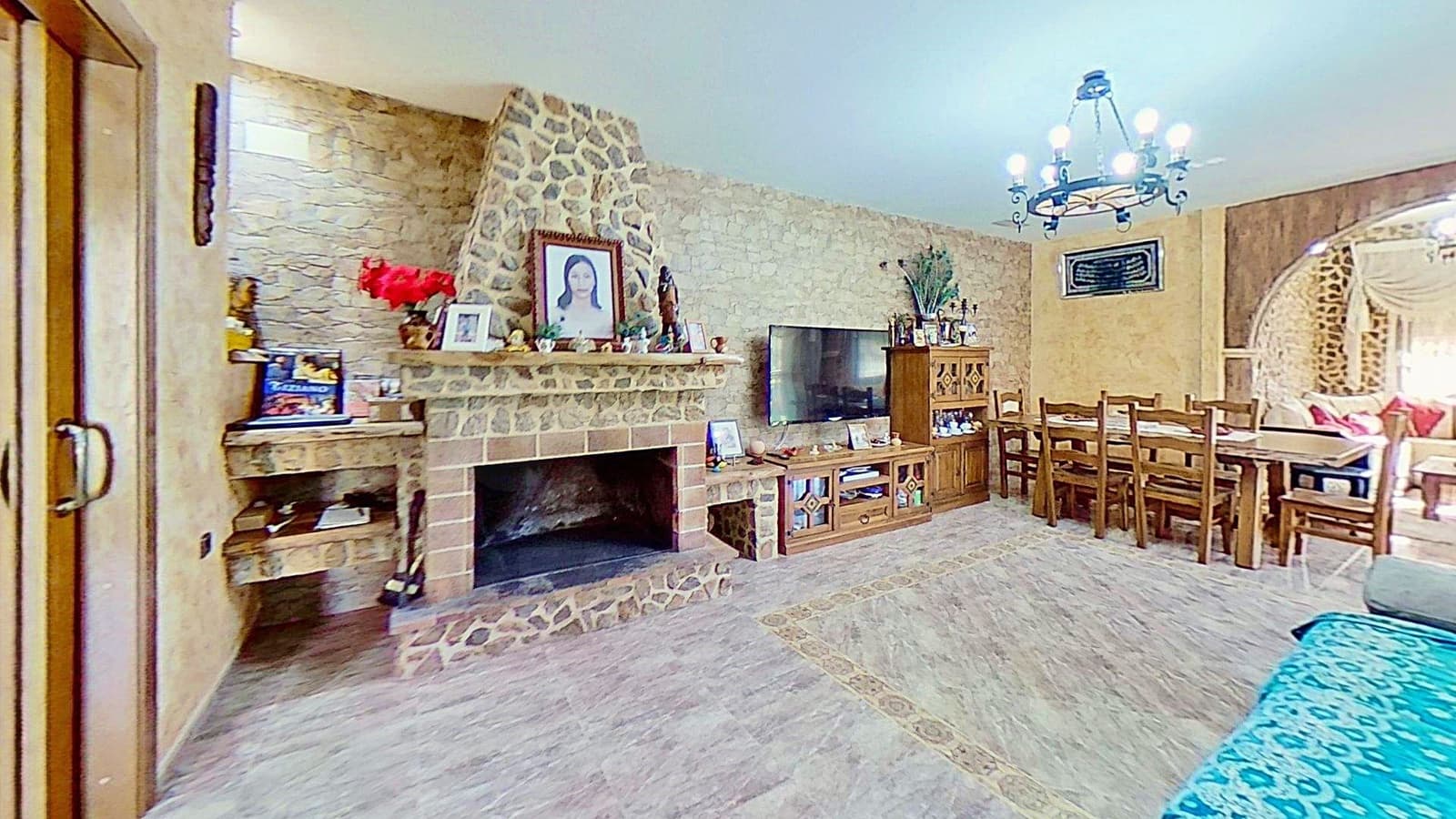 4 bedroom Villa for sale in Cox with pool - € 345,000 (Ref: 10059193)