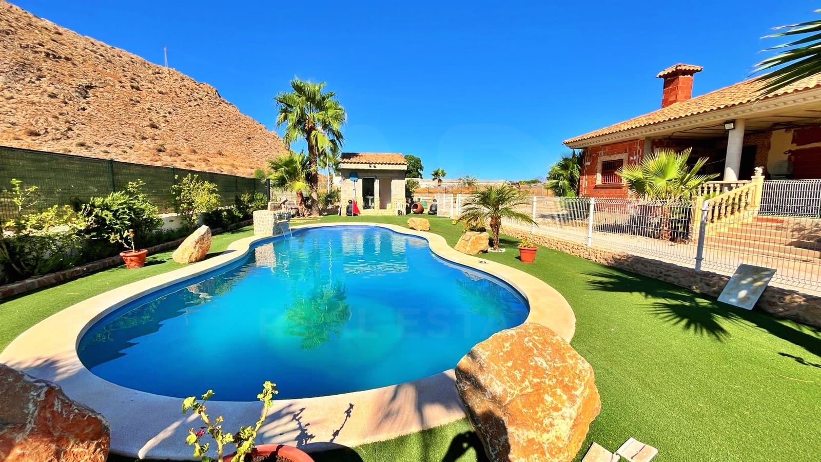 4 bedroom Villa for sale in Cox with pool - € 345,000 (Ref: 10059193)