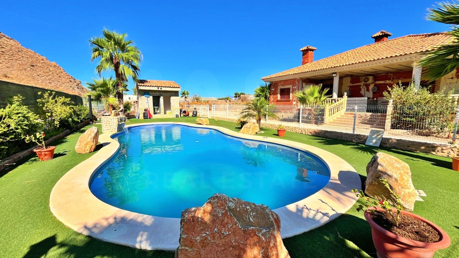 4 bedroom Villa for sale in Cox with pool - € 345,000 (Ref: 10059193)