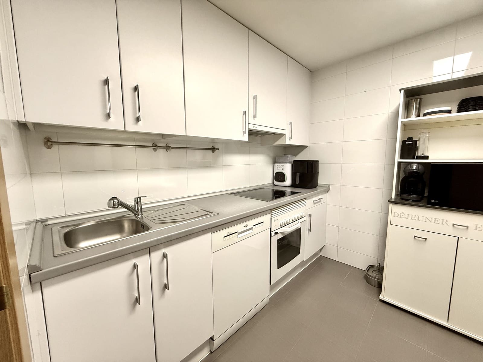 2 bedroom Apartment for sale in Villalbilla with garage - € 305,000 (Ref: 10061107)