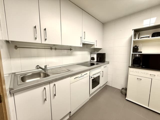 2 slaapkamer Appartement te koop in Villalbilla met garage - € 305.000 (Ref: 10061107)