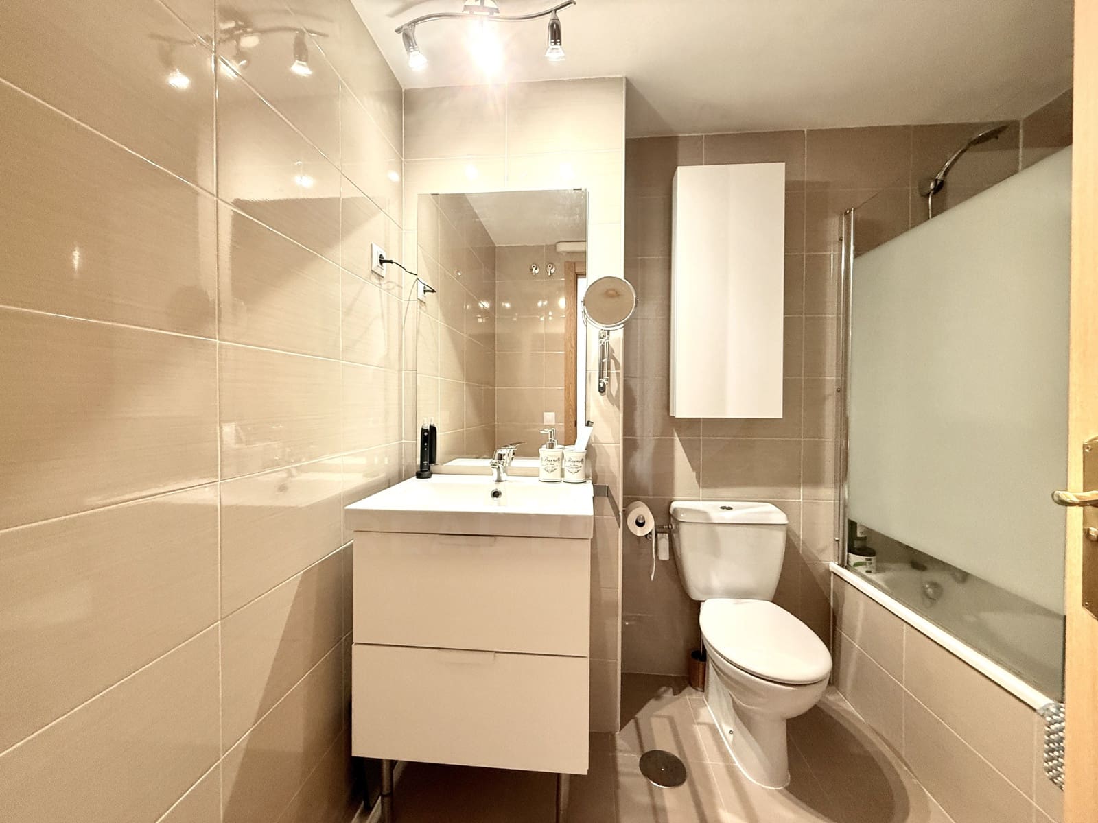 2 bedroom Apartment for sale in Villalbilla with garage - € 305,000 (Ref: 10061107)