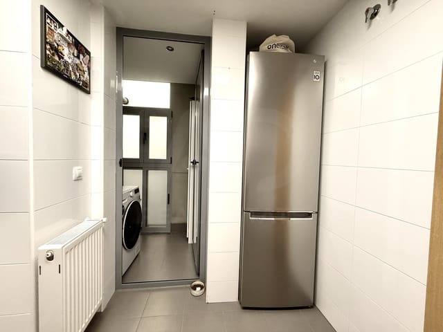 2 slaapkamer Appartement te koop in Villalbilla met garage - € 305.000 (Ref: 10061107)