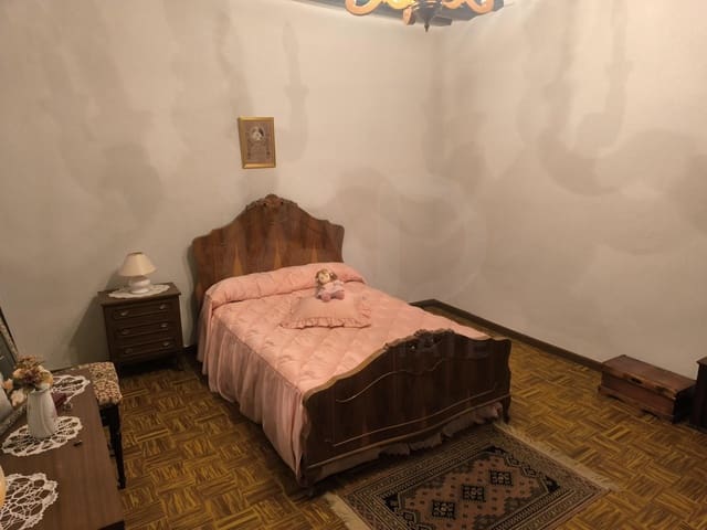 Casa de 6 habitaciones en Nava del Rey en venta con garaje - 132.900 € (Ref: 10061117)