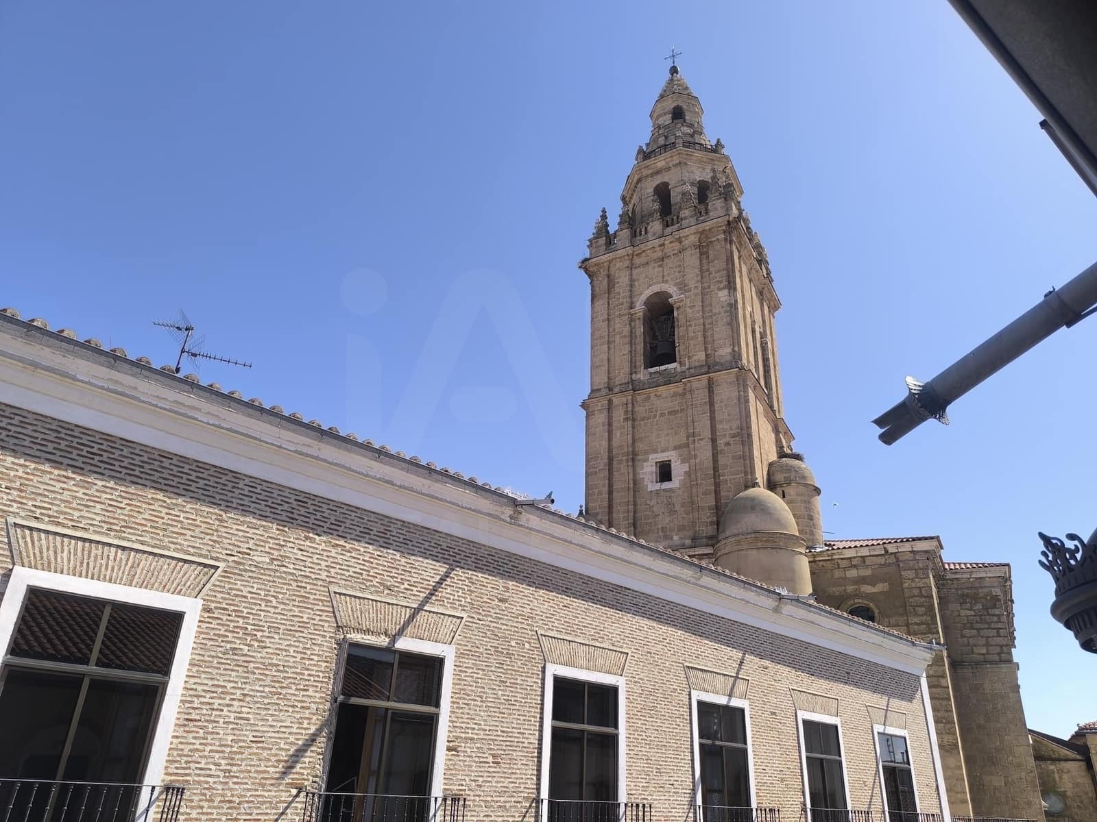 Casa de 6 habitaciones en Nava del Rey en venta con garaje - 132.900 € (Ref: 10061117)