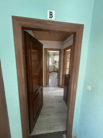 3 slaapkamer Appartement te huur in León stad - € 700 (Ref: 10061120)
