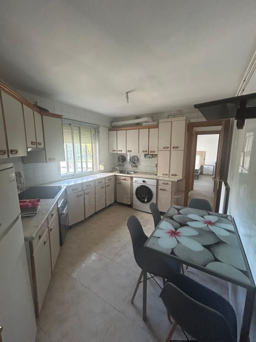 3 slaapkamer Appartement te huur in Leon stad - € 700 (Ref: 10061120)