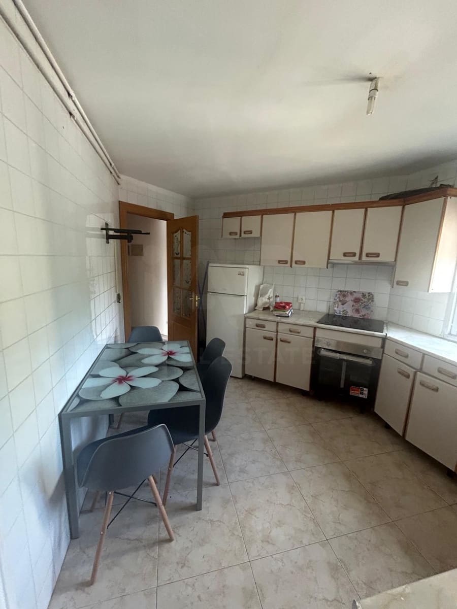3 slaapkamer Appartement te huur in Leon stad - € 700 (Ref: 10061120)