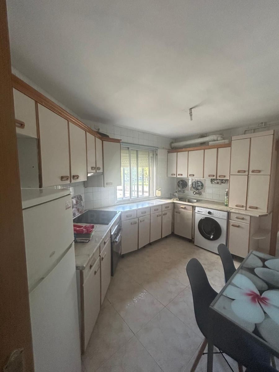 3 slaapkamer Appartement te huur in Leon stad - € 700 (Ref: 10061120)