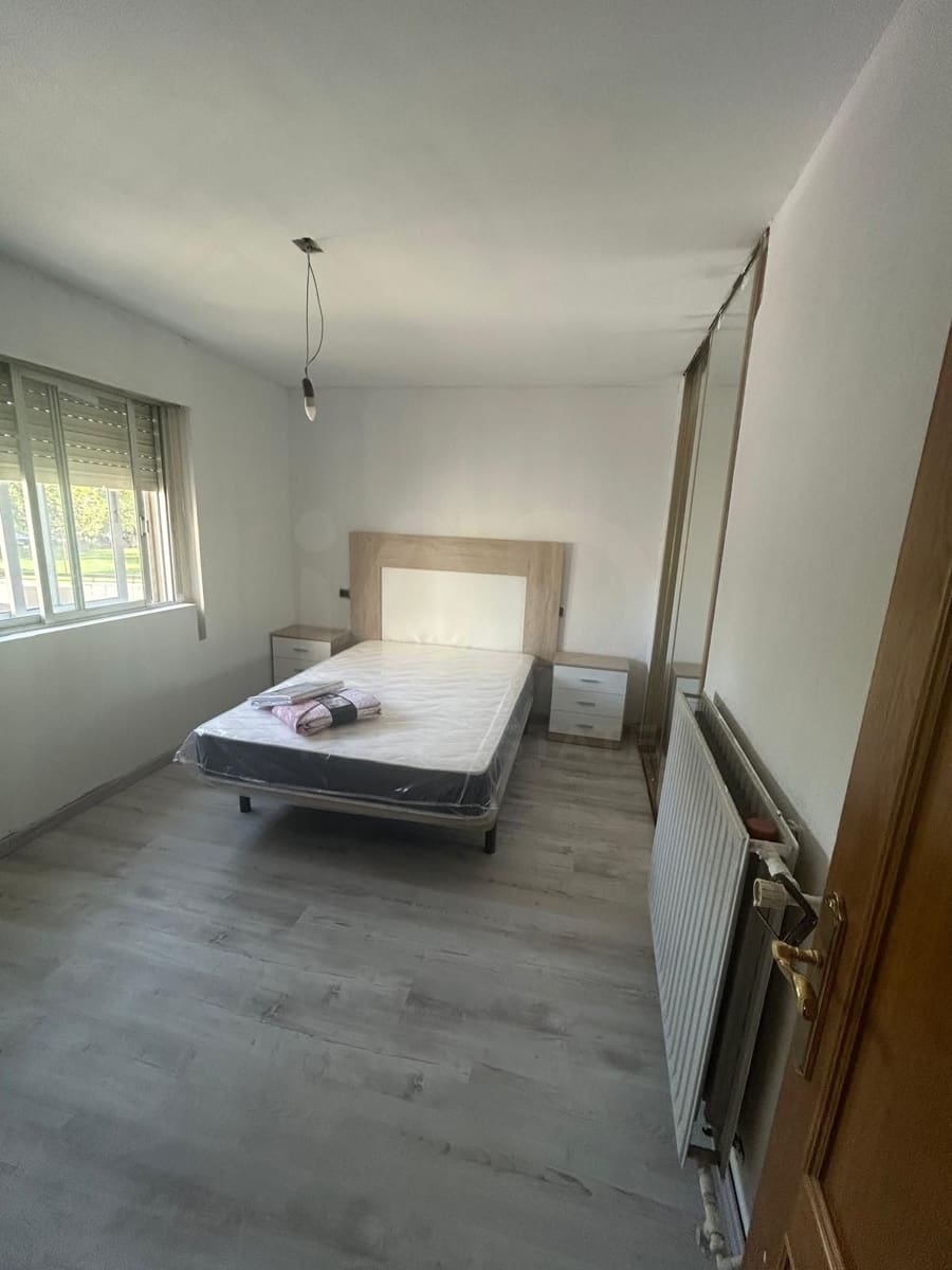 3 slaapkamer Appartement te huur in Leon stad - € 700 (Ref: 10061120)