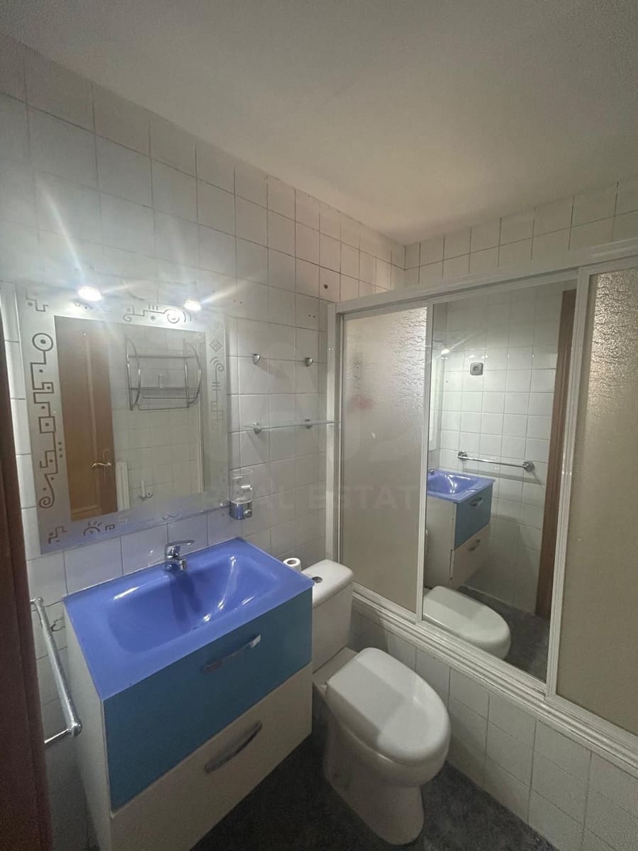 3 slaapkamer Appartement te huur in Leon stad - € 700 (Ref: 10061120)