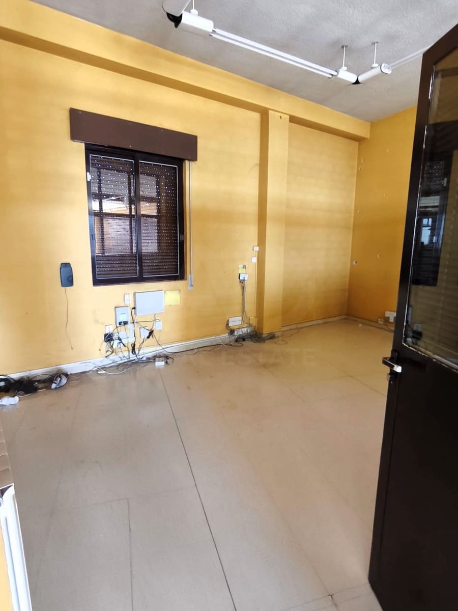 Commercial for sale in Leon city - € 365,000 (Ref: 10062064)