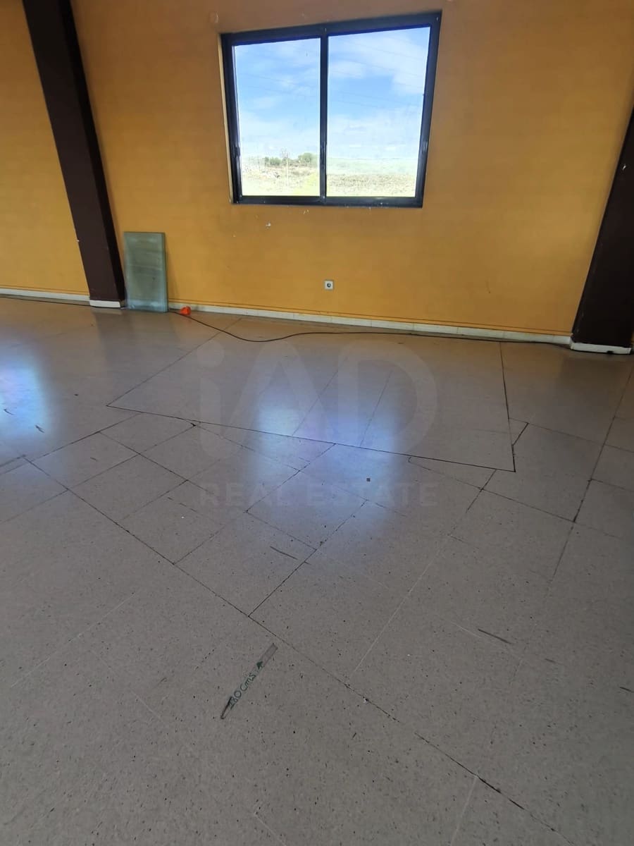 Commercial for sale in Leon city - € 365,000 (Ref: 10062064)