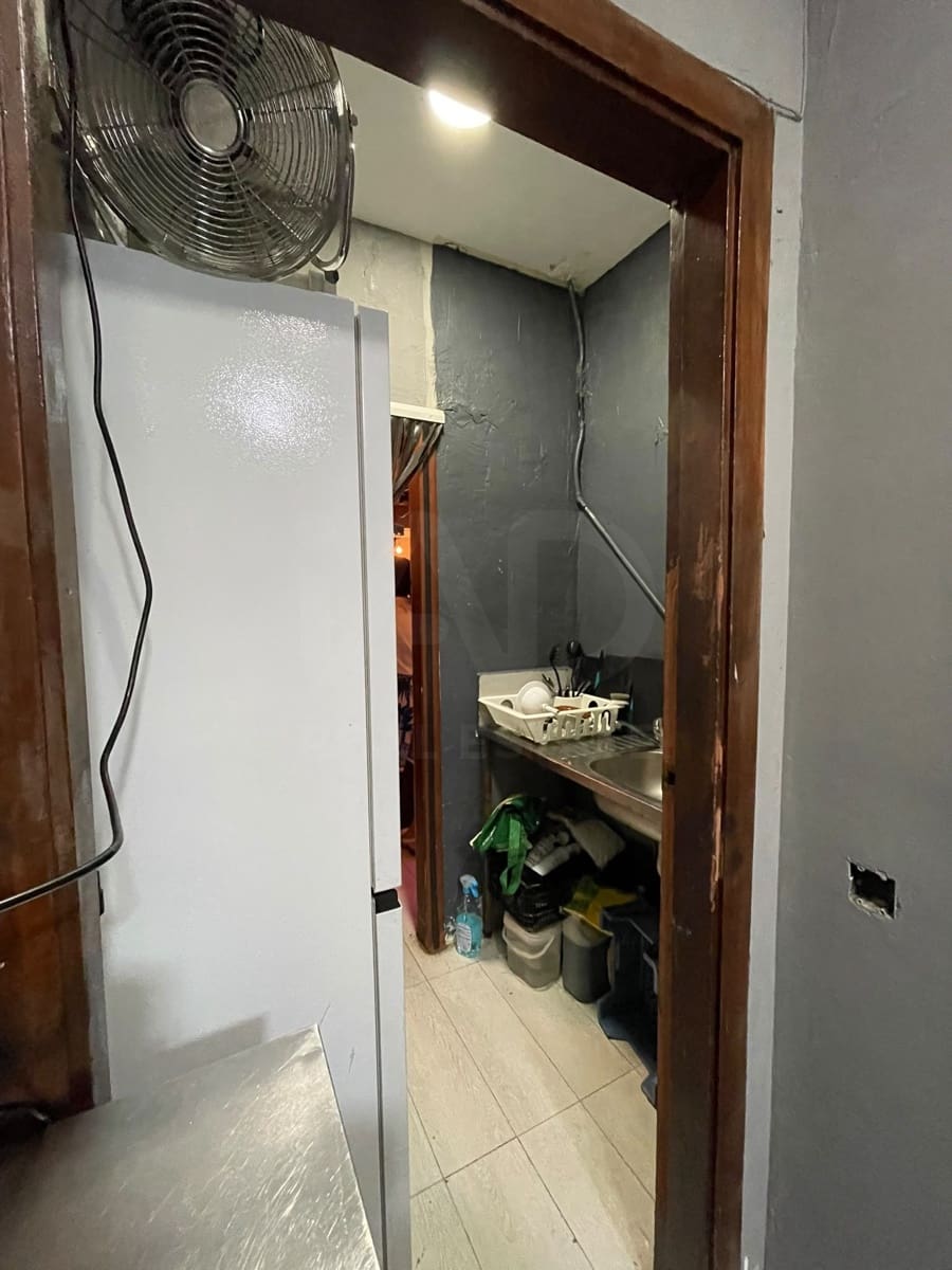 Commercial for sale in Barcelona city - € 149,000 (Ref: 10062369)