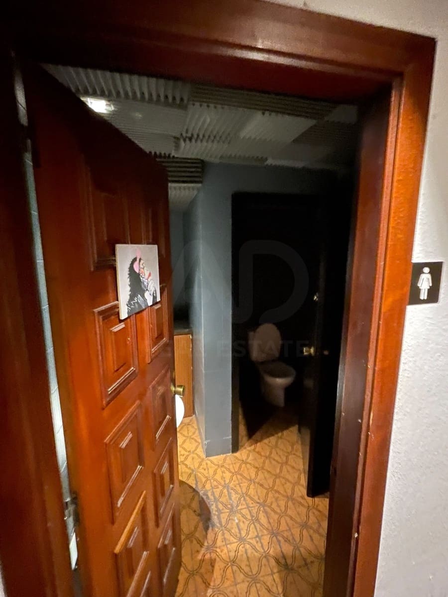 Commercial for sale in Barcelona city - € 149,000 (Ref: 10062369)