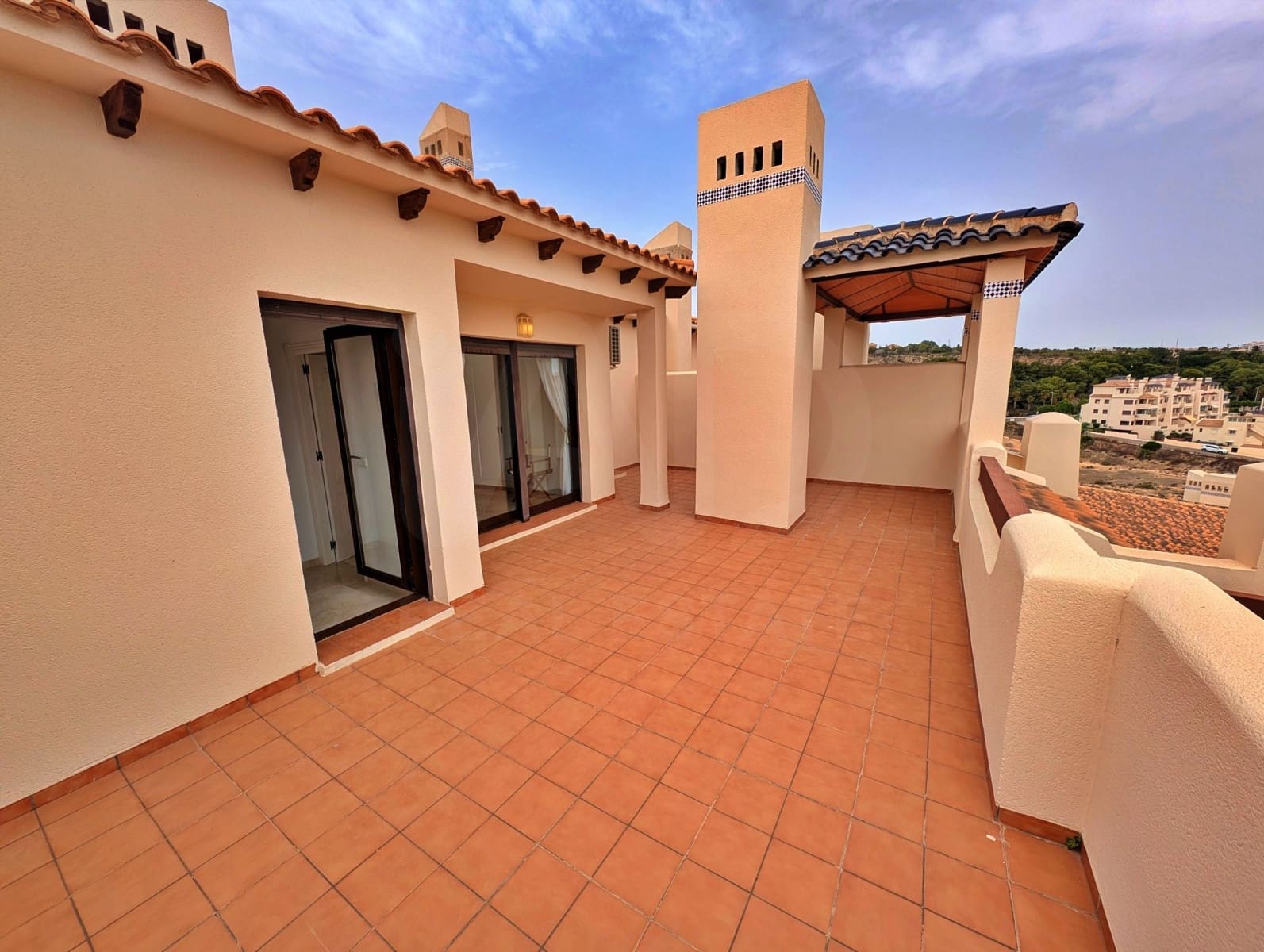 3 bedroom Apartment for sale in Alicante / Alacant city with pool garage - € 279,999 (Ref: 10062790)