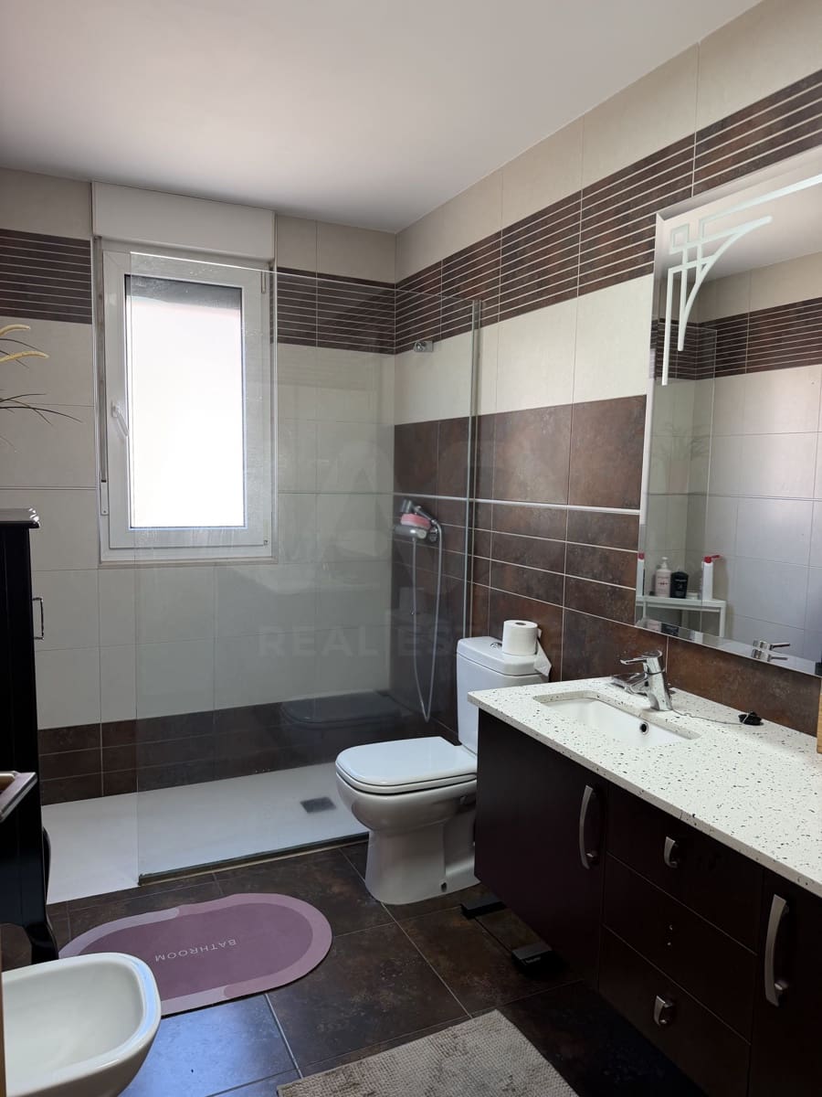 Adosado de 5 habitaciones en Valverde de la Virgen en venta con garaje - 289.600 € (Ref: 10063683)