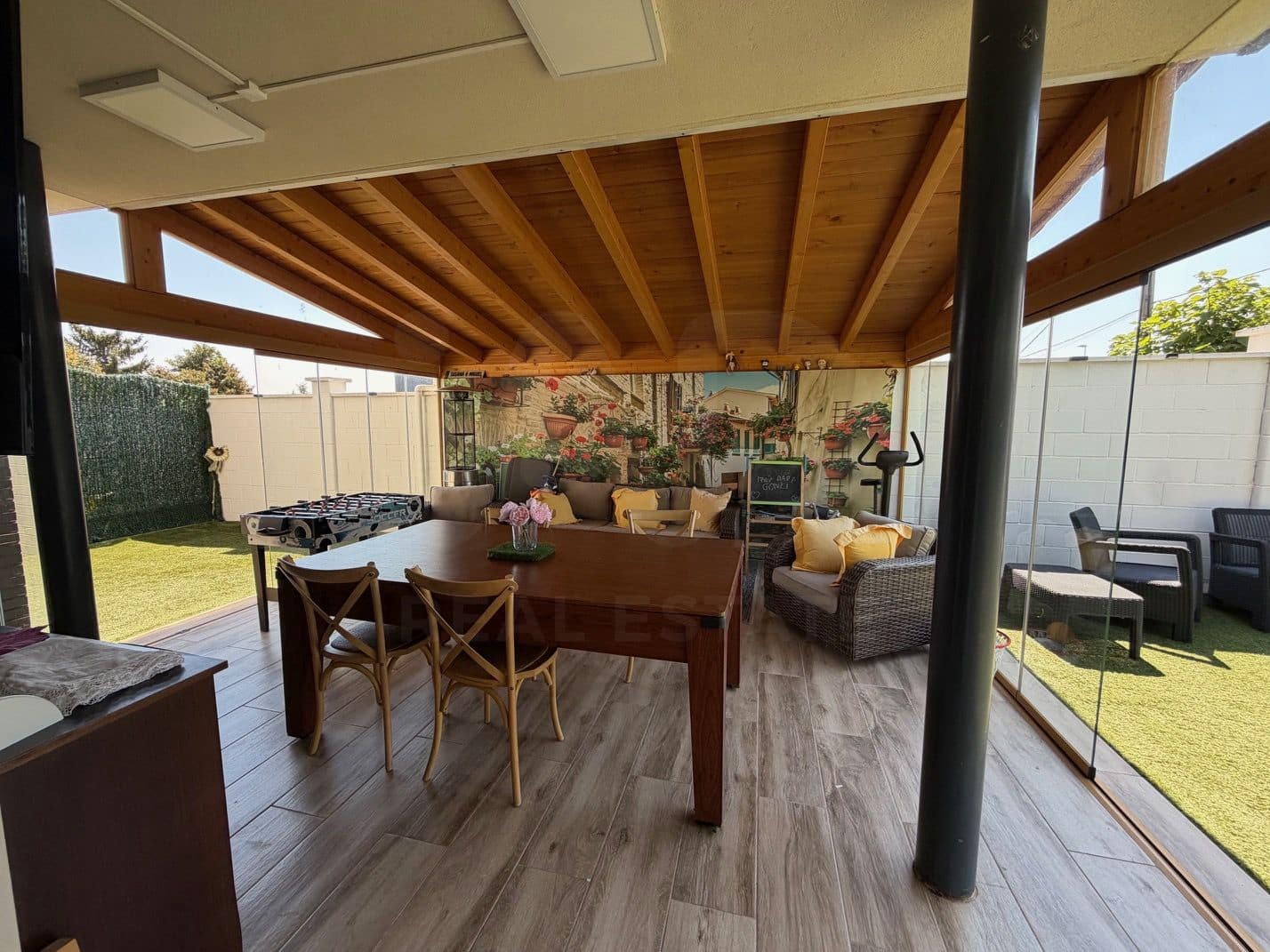 Adosado de 5 habitaciones en Valverde de la Virgen en venta con garaje - 289.600 € (Ref: 10063683)