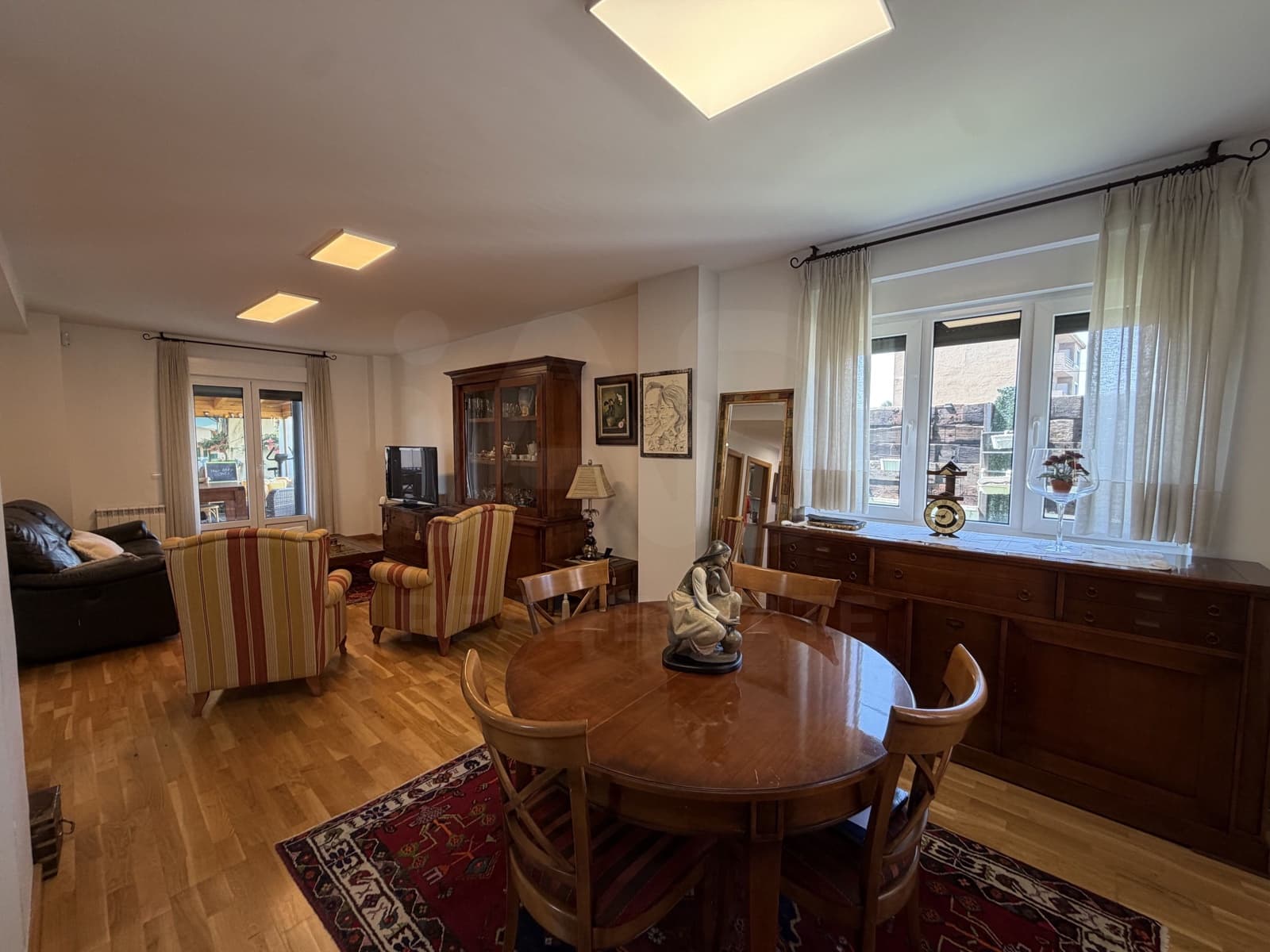 Adosado de 5 habitaciones en Valverde de la Virgen en venta con garaje - 289.600 € (Ref: 10063683)