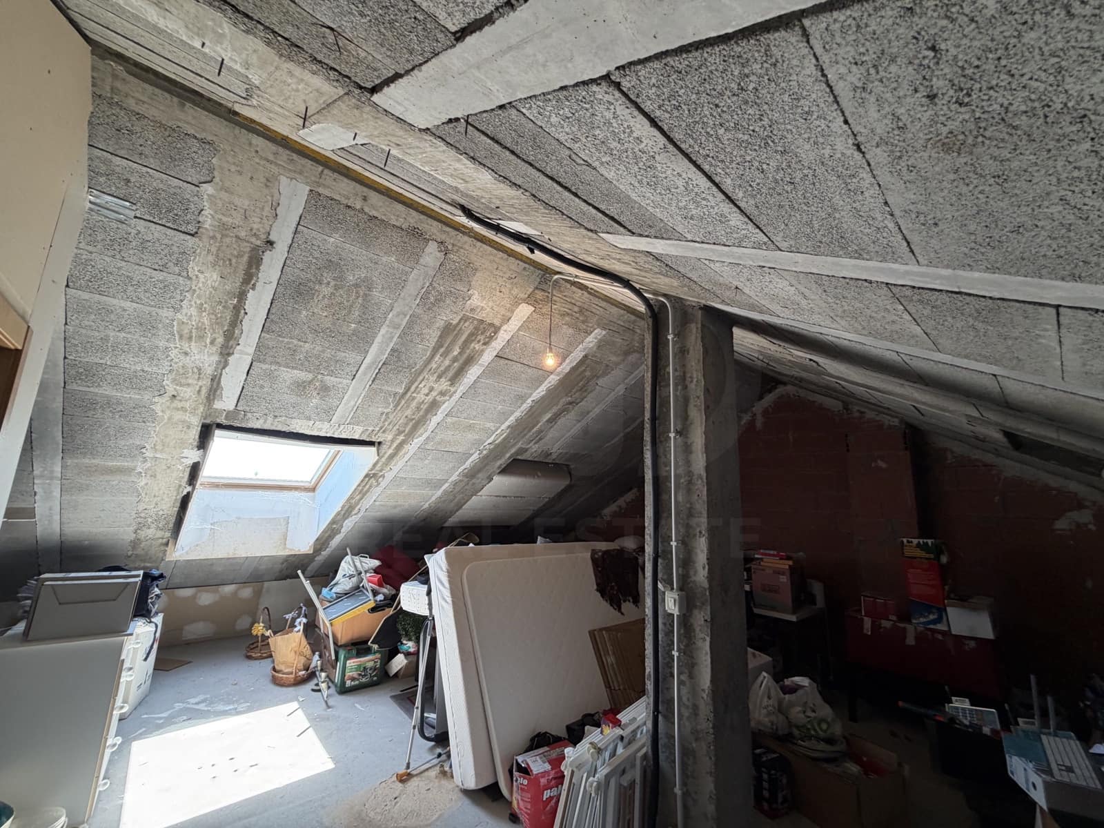 Adosado de 5 habitaciones en Valverde de la Virgen en venta con garaje - 289.600 € (Ref: 10063683)