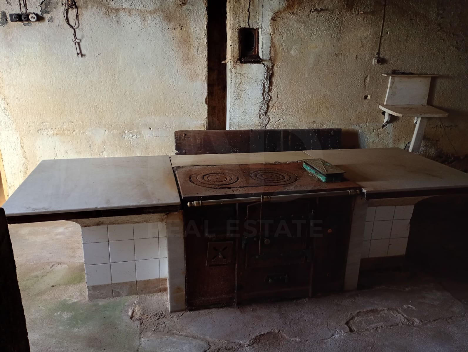8 bedroom Finca/Country House for sale in Outeiro de Rei with garage - € 258,000 (Ref: 10067062)