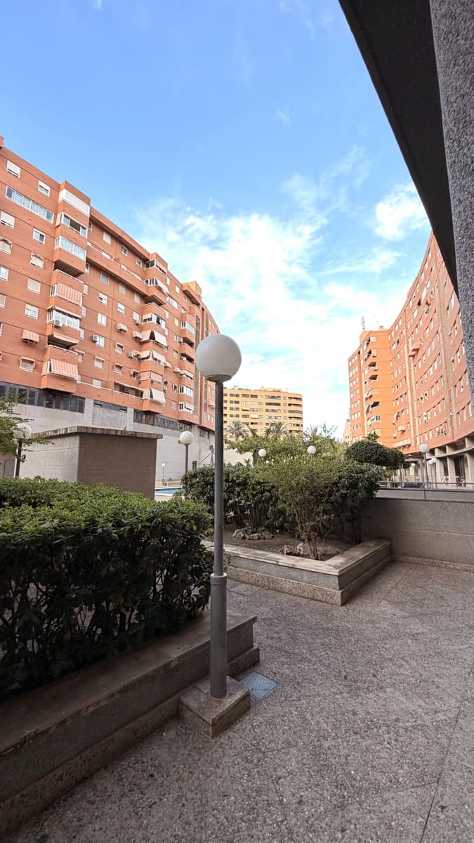 2 Zimmer Apartment zu verkaufen in Alicante / Alacant Stadt mit Pool - 270.000 € (Ref: 10067821)